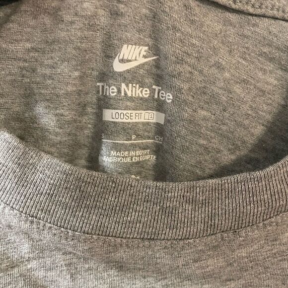 Nike Gray Casual Short Sleeve Tee - Picture 2 of 3